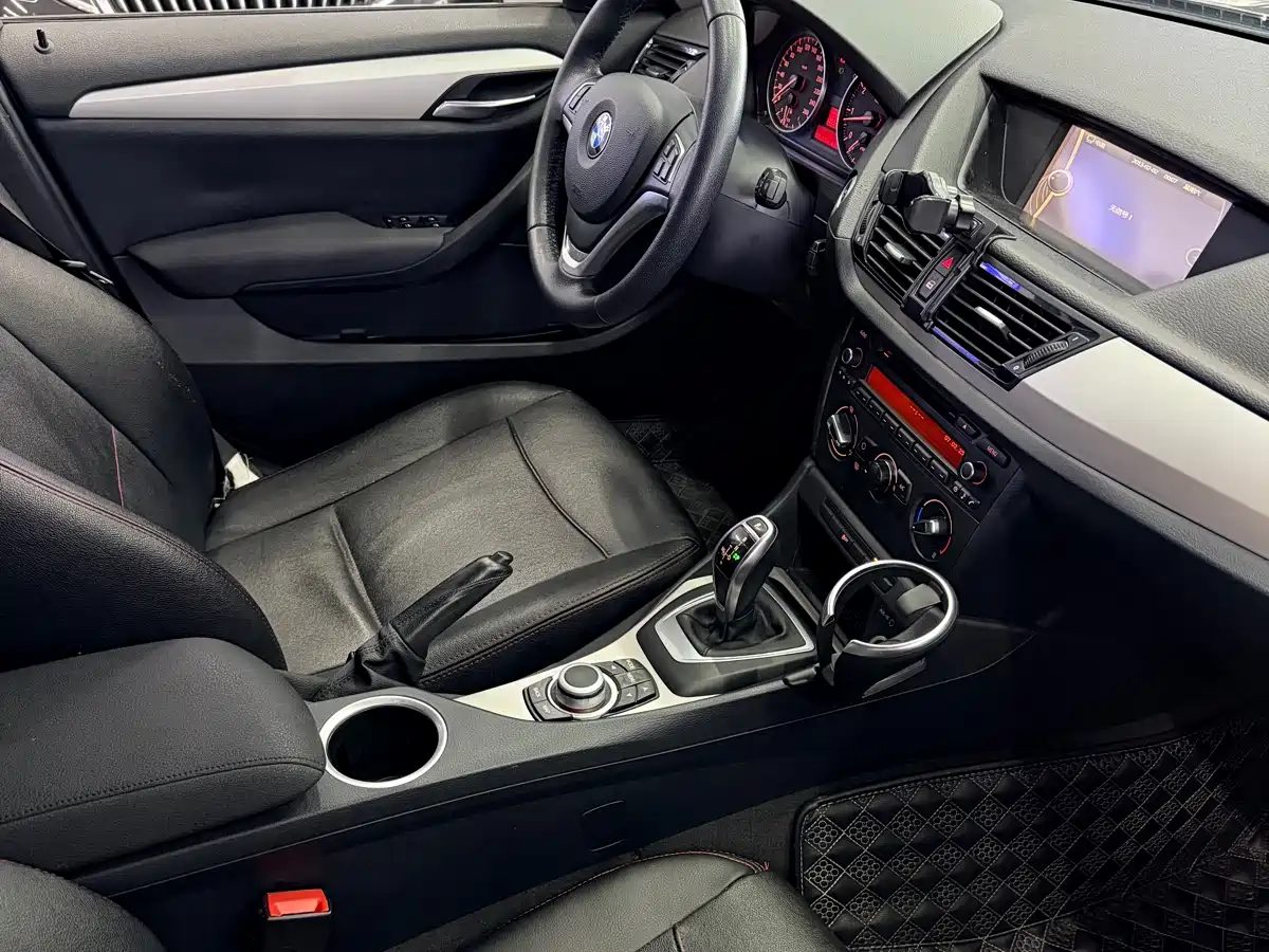 BMW X1 2014 sDrive18i Fashion Edition фото 21