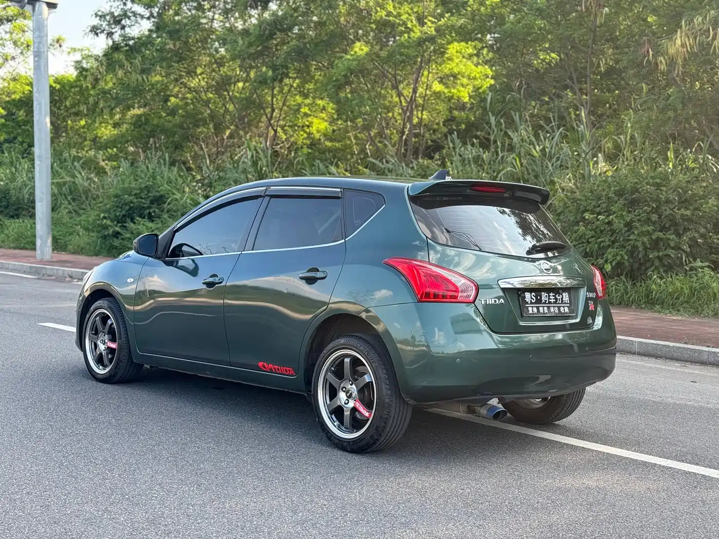 Nissan Tiida 2011 1.6T Manual Dynamic Edition фото 19