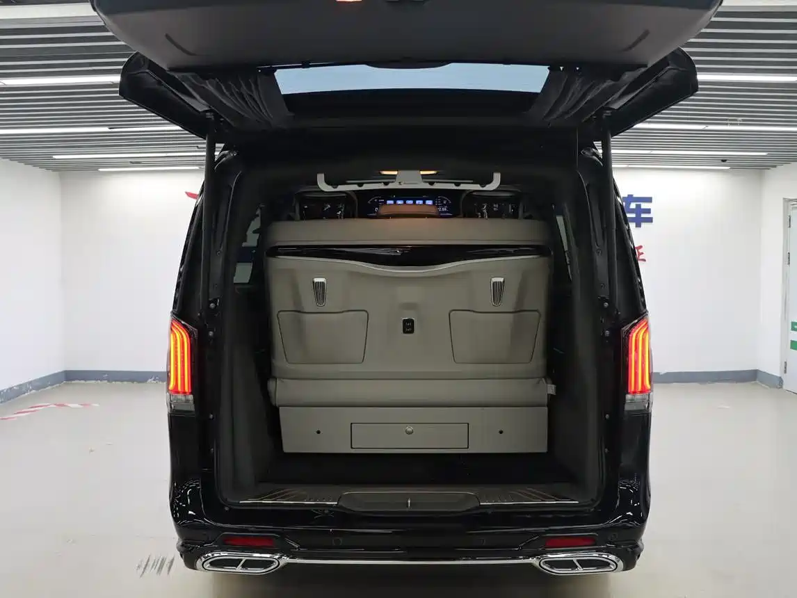 Mercedes-Benz V-Class 2024 V 300 L Long Wheelbase Premium фото 28