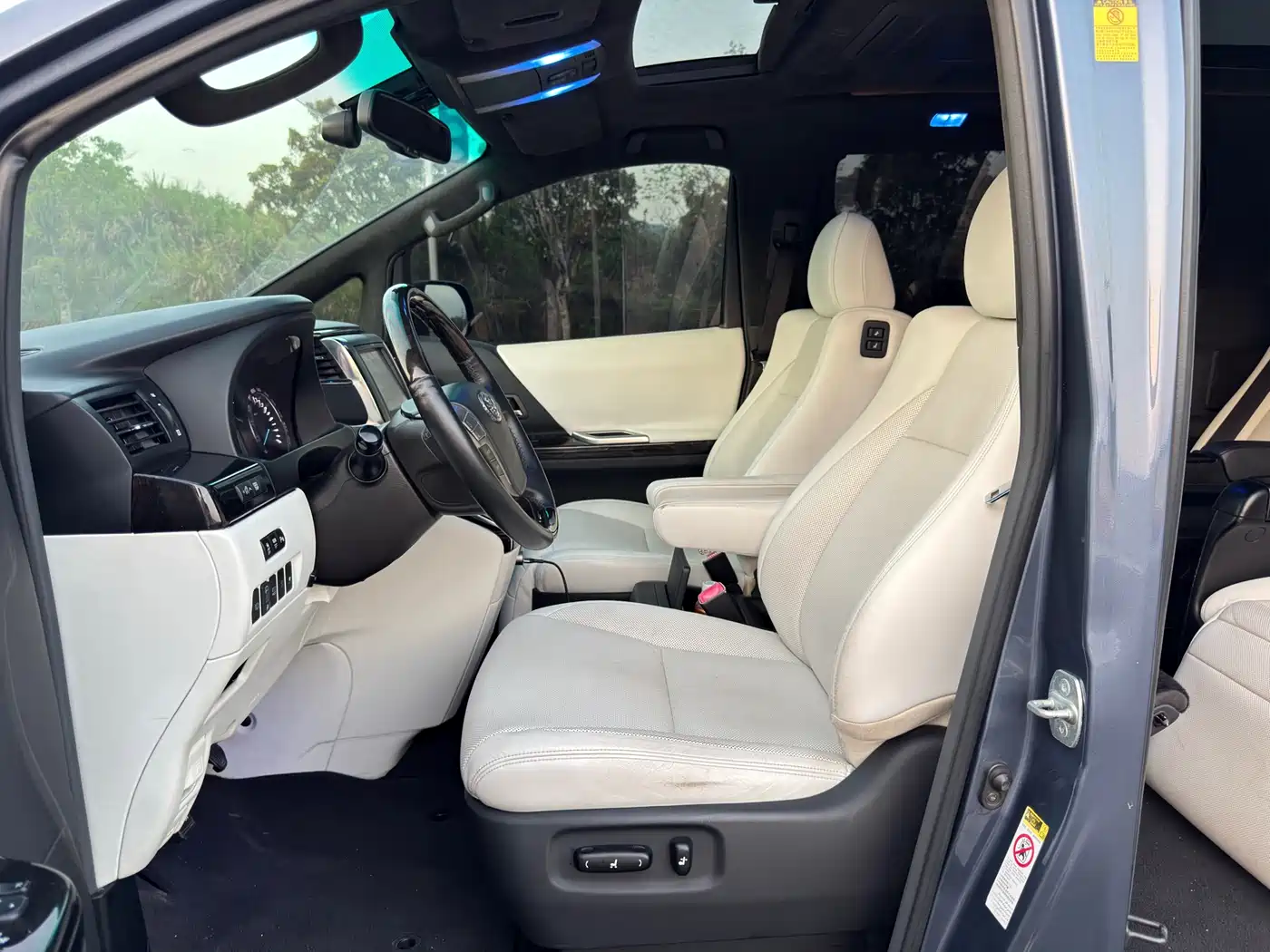 Toyota Alphard 2011 3.5L Luxury Edition фото 11