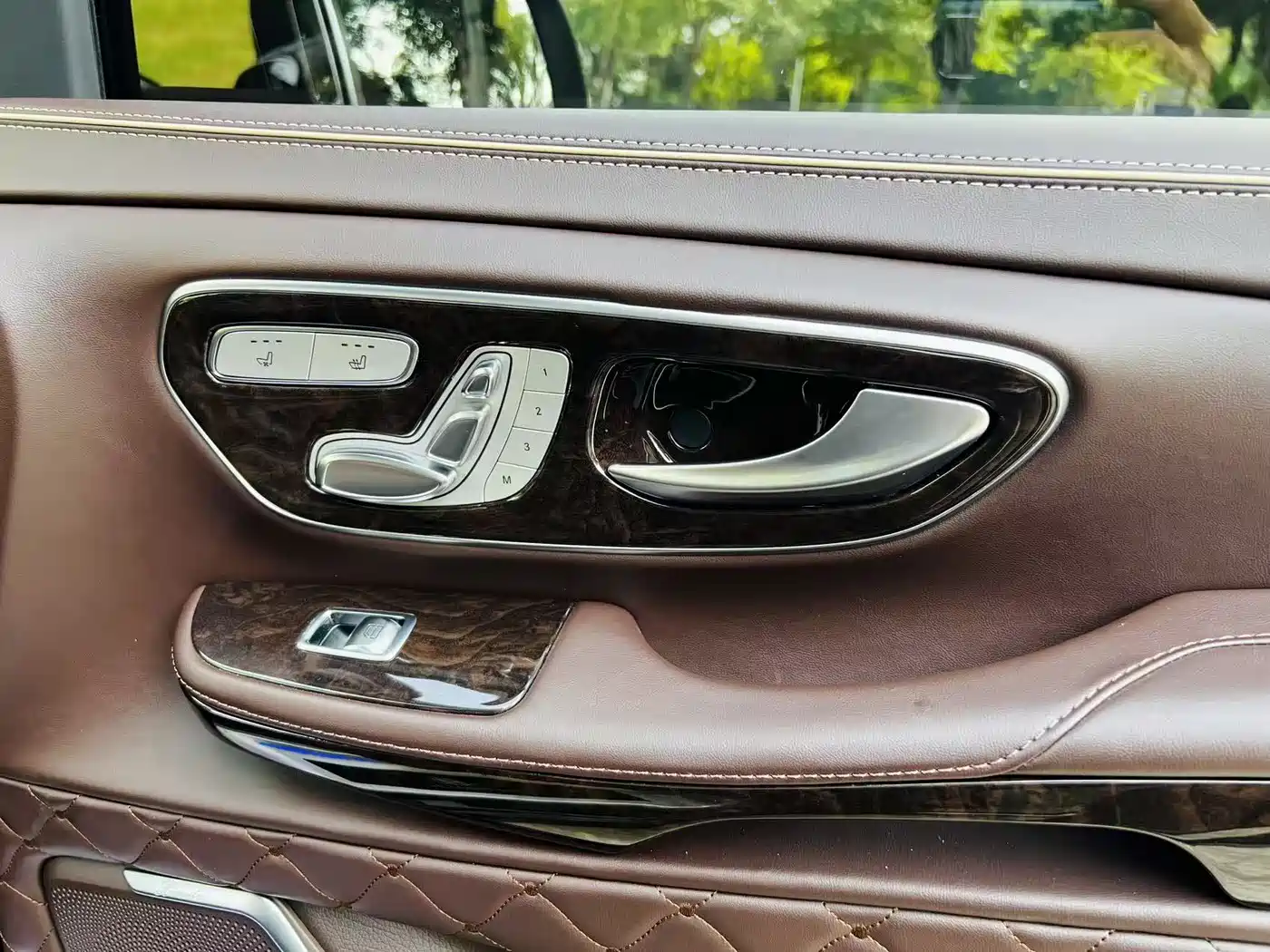Mercedes-Benz V-Class 2018 V 260 L Premium Long Wheelbase Edition China VI фото 23