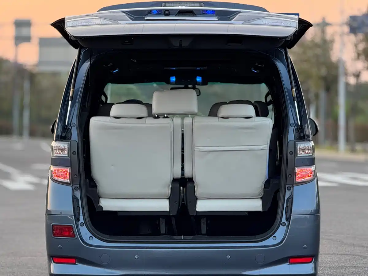 Toyota Alphard 2011 3.5L Luxury Edition фото 24