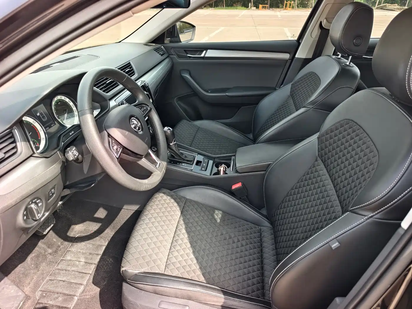 Škoda Superb 2018 TSI330 DSG Comfort Edition China V фото 7