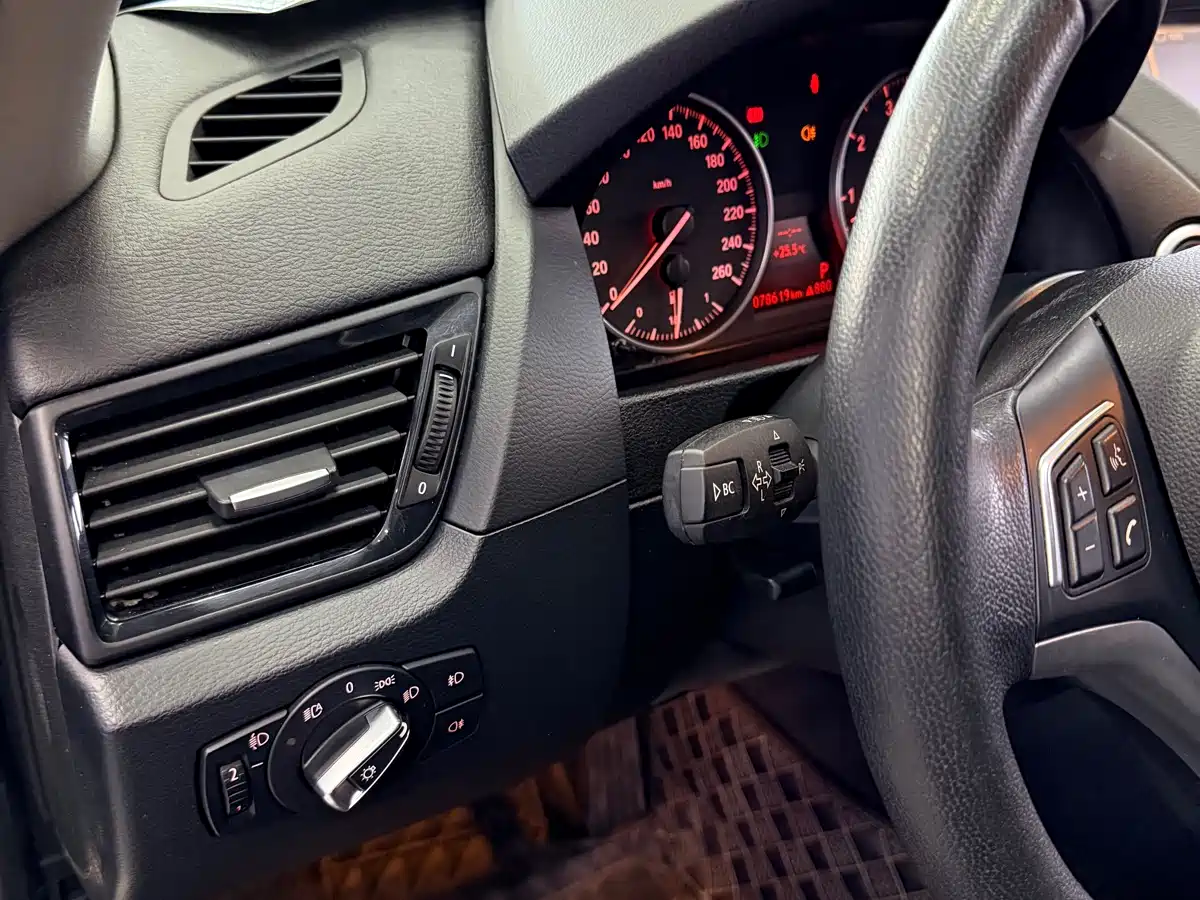BMW X1 2014 sDrive18i Fashion Edition фото 22