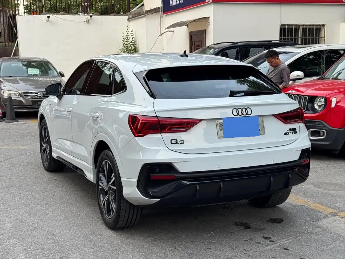 Audi Q3 Sportback 2023 40 TFSI Fashion фото 3