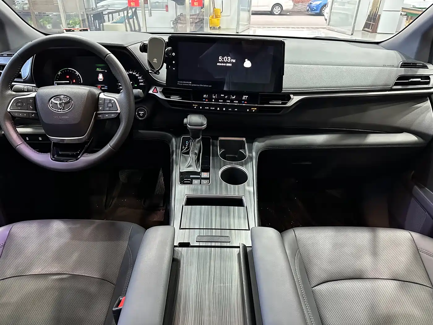 Toyota Sienna 2024 2.5L Hybrid 4WD Premium Edition фото 16