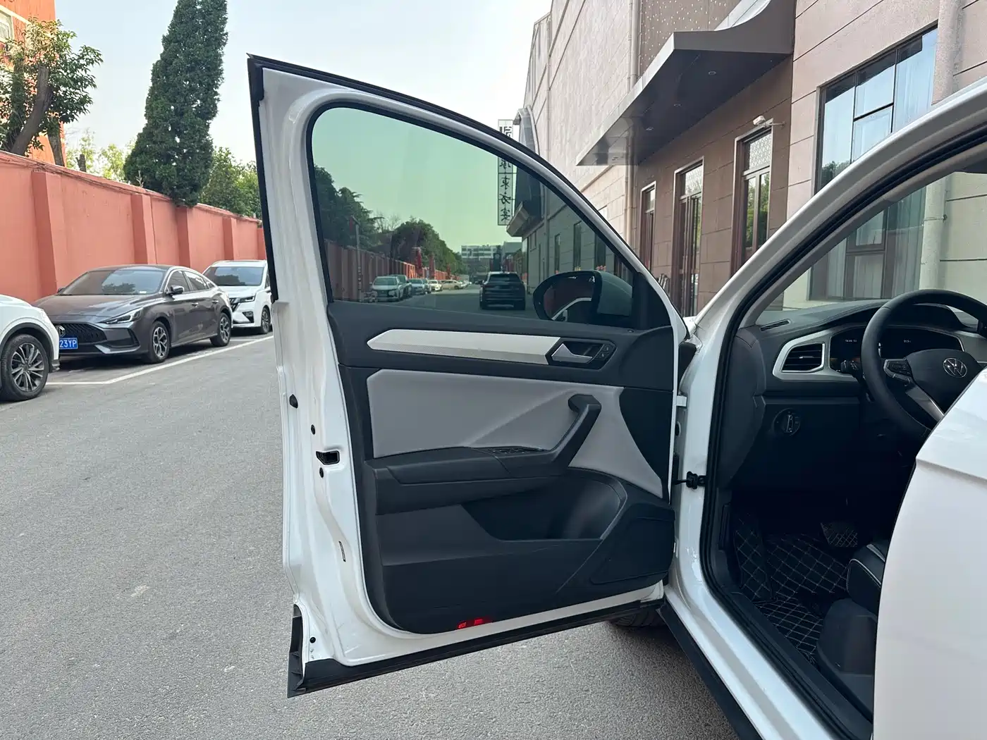 Volkswagen T-ROC 2023 280TSI DSG 2WD Time Edition фото 19