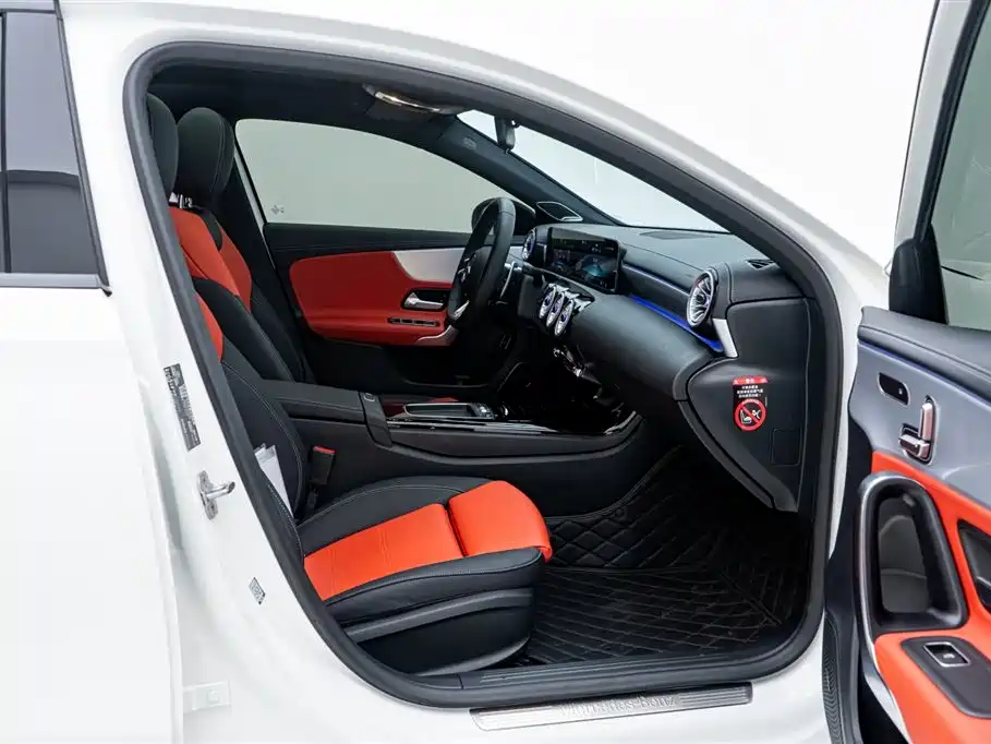 Photo 17 - Mercedes-Benz A-Class AMG
