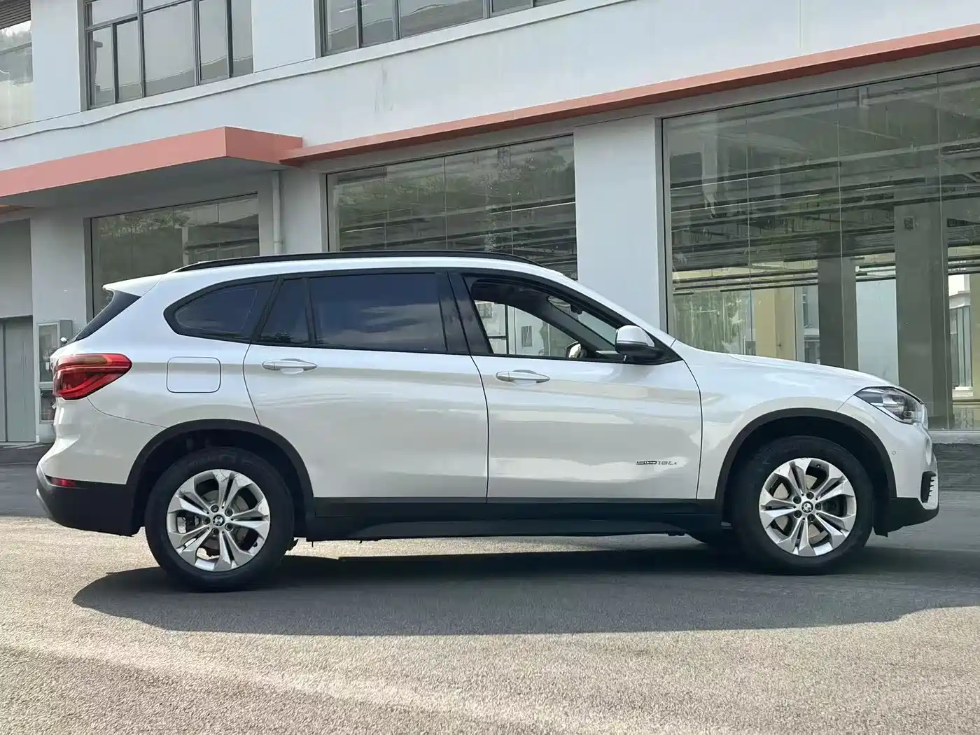 BMW X1 2016 sDrive18Li Premium Model фото 14