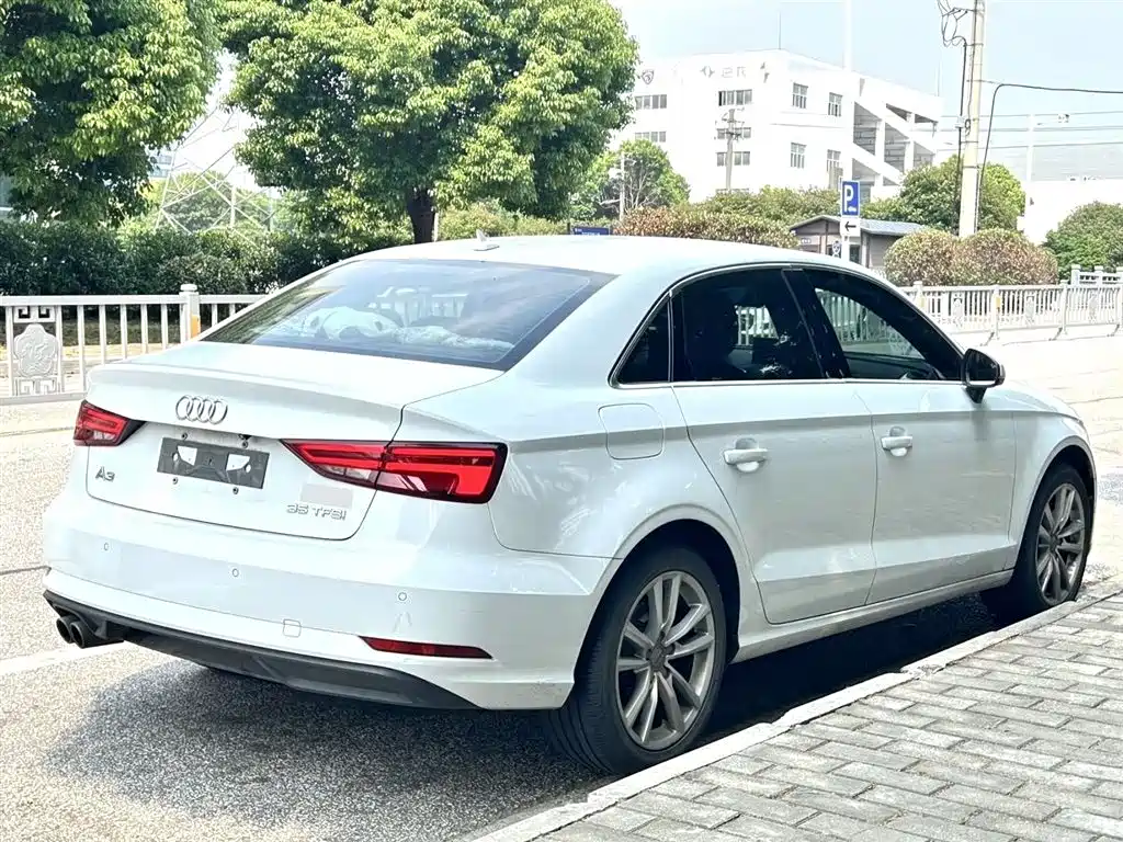 Audi A3 2018 30th Anniversary Limousine 35 TFSI Progressive фото 4