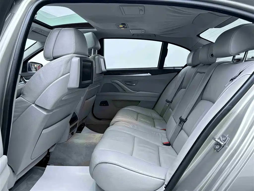 BMW 5 Series 2011 535Li Luxury фото 18