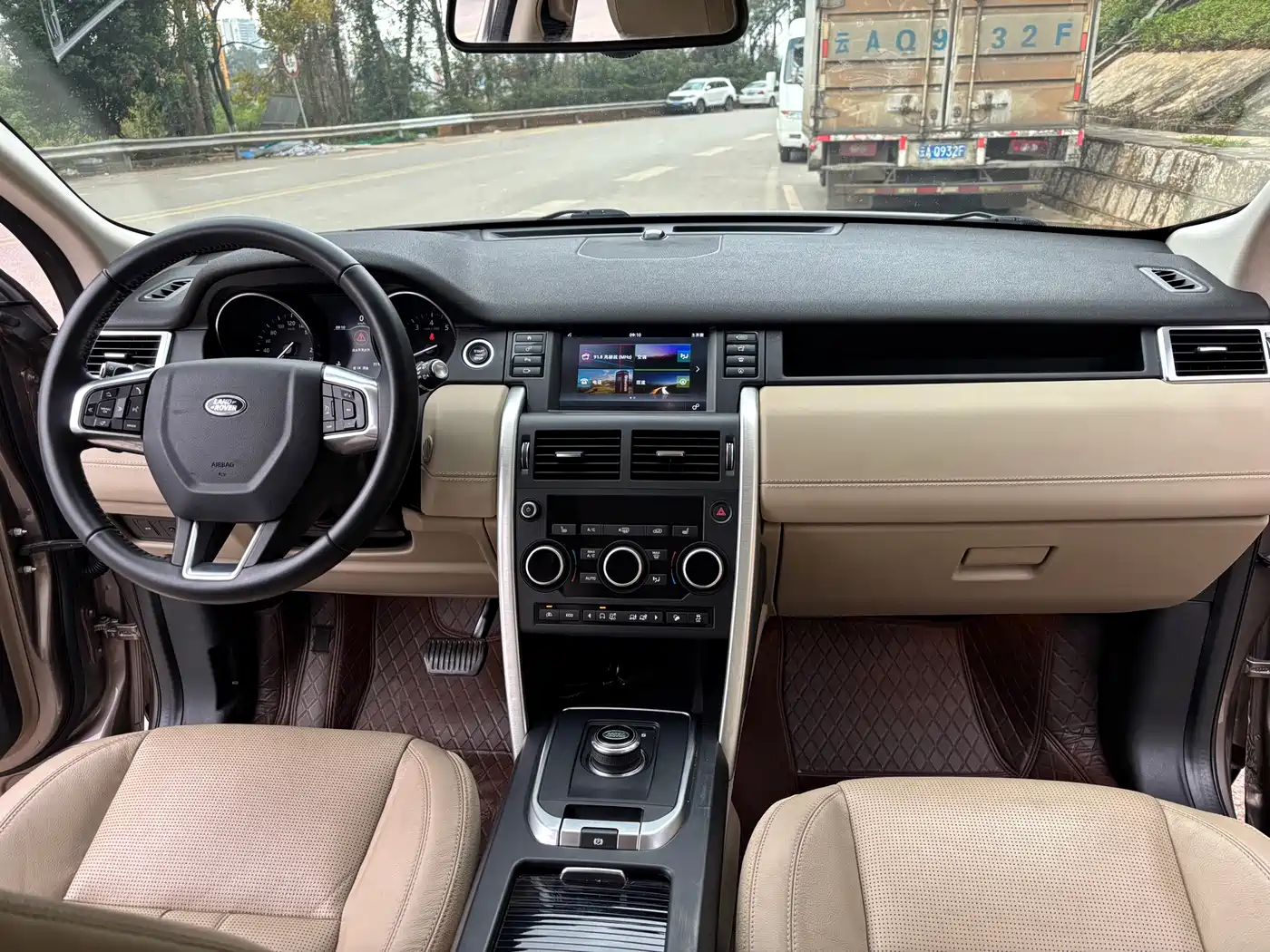 Land Rover Discovery Sport 2017 2.0T HSE фото 12