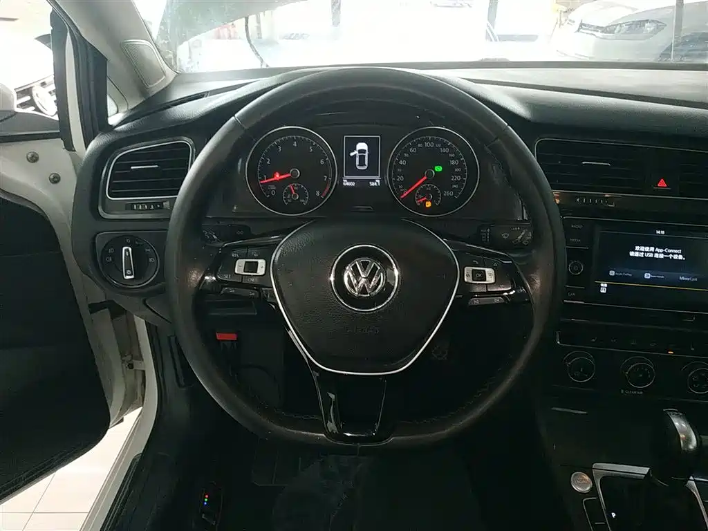 Volkswagen Golf 2018 230TSI Automatic Luxury фото 11
