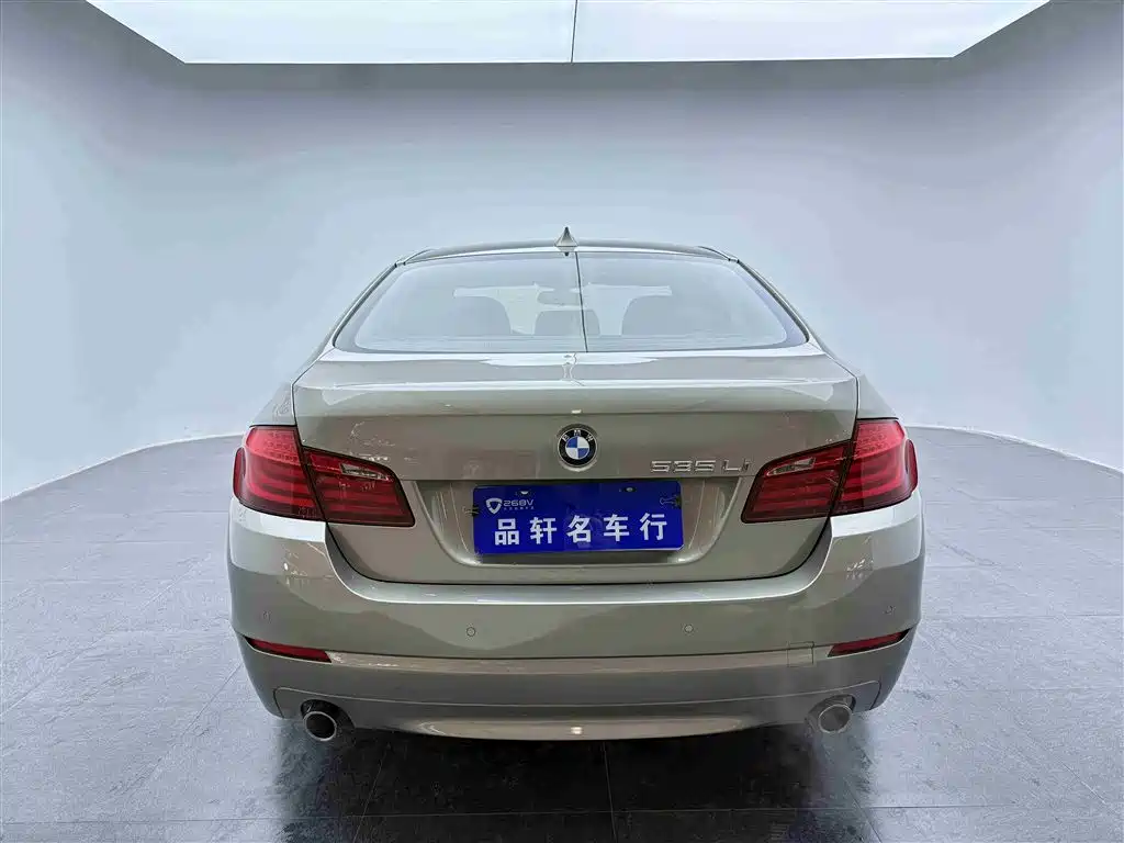 BMW 5 Series 2011 535Li Luxury фото 5