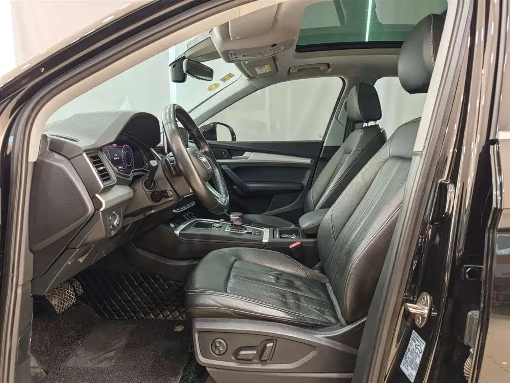 Audi Q5L 2020 Facelift 40 TFSI Honor Fashion фото 9