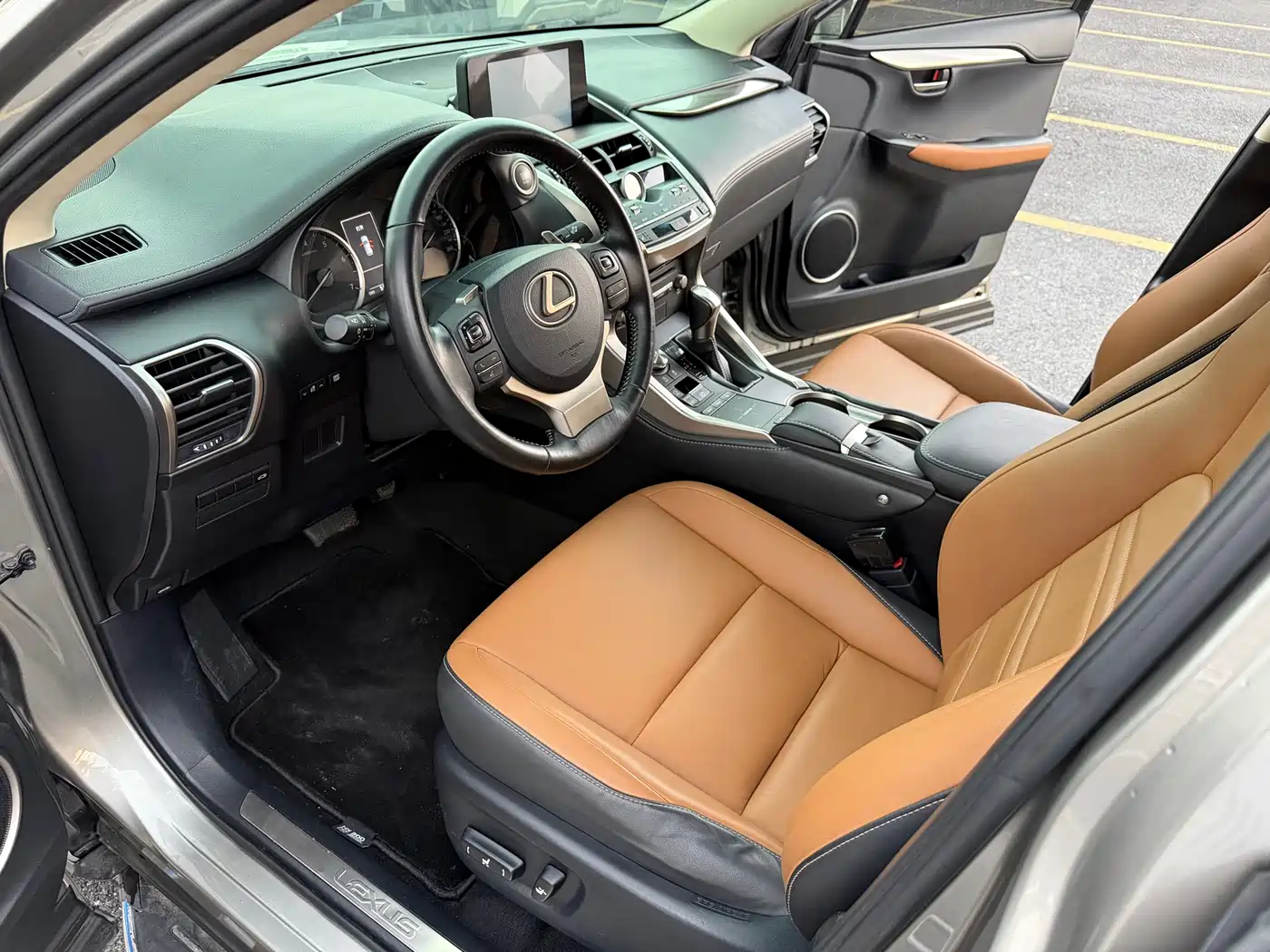 Lexus NX 2018 Model 300 FWD Fengxing Edition фото 8