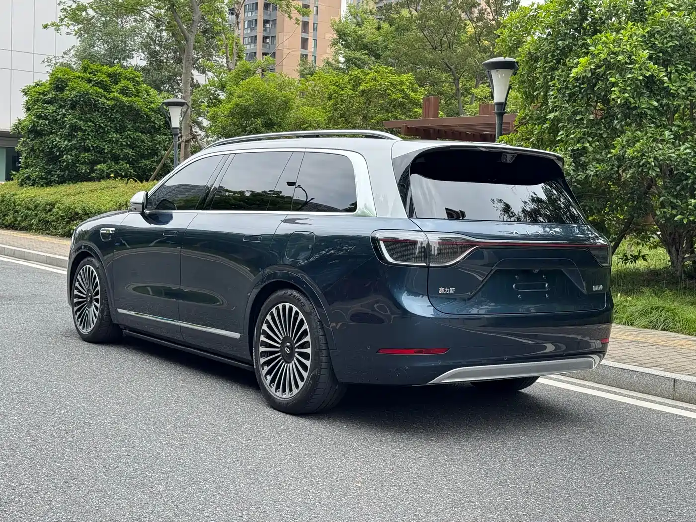 AITO Wenjie AITO M9 2025 Extended Range Ultra 52kWh 6-Seater фото 4
