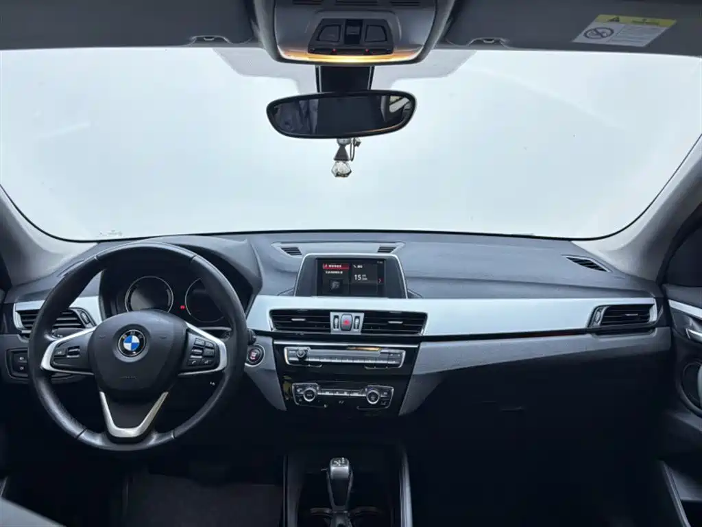 BMW X1 2019 sDrive20Li Leading Model фото 9