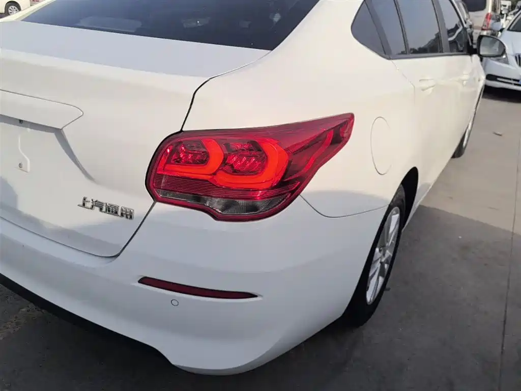 Chevrolet Cavalier 2016 1.5L Automatic Delight Edition фото 8