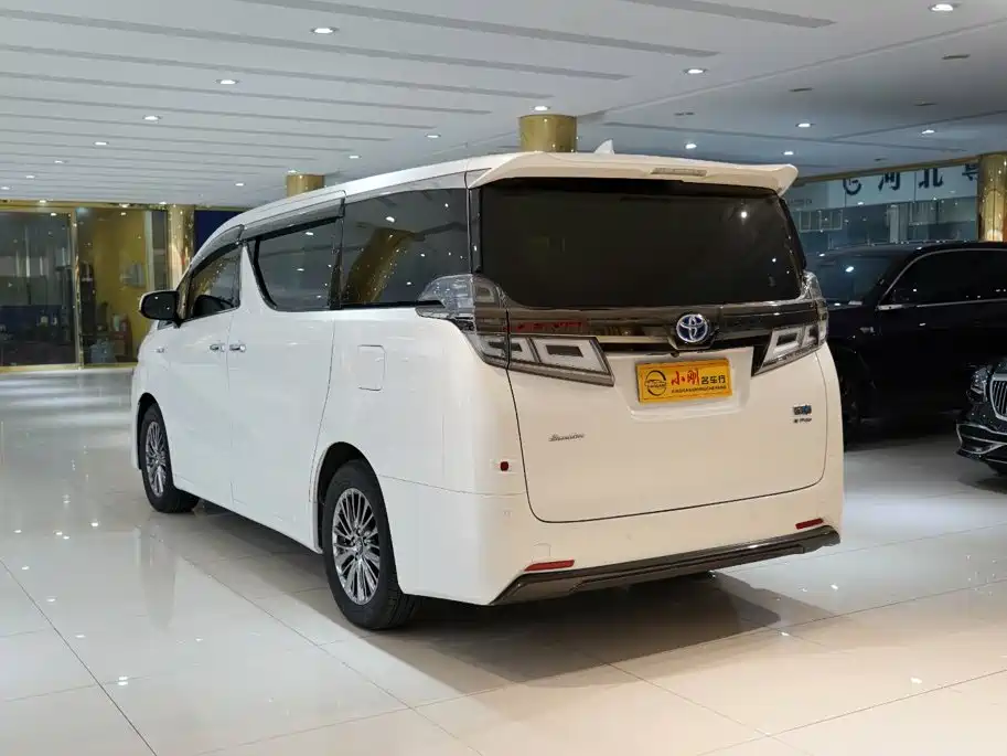 Фото 19 - Toyota Vellfire