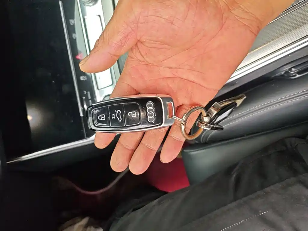Фото 9 - Audi A6L