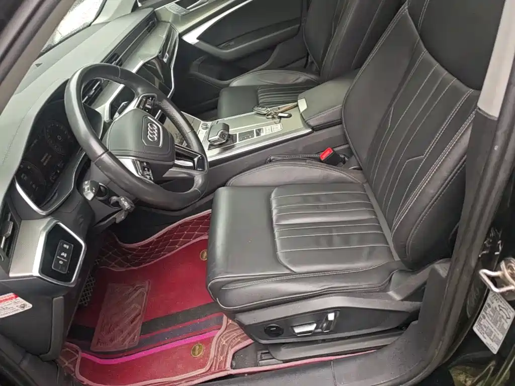 Фото 15 - Audi A6L