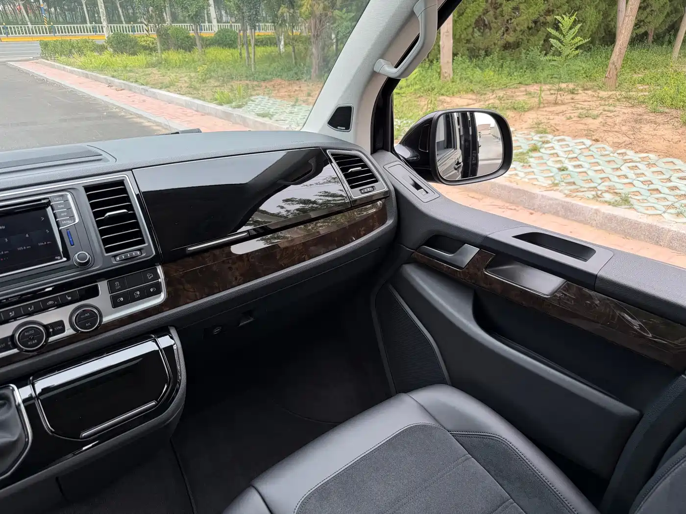 Volkswagen Multivan 2017 2018 2.0TSI 4WD Premium Edition 7-Seater