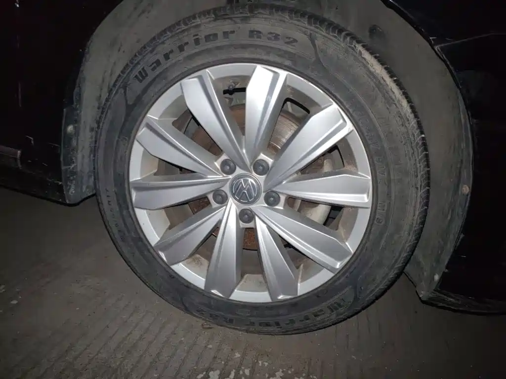 صورة 9 - Volkswagen Passat