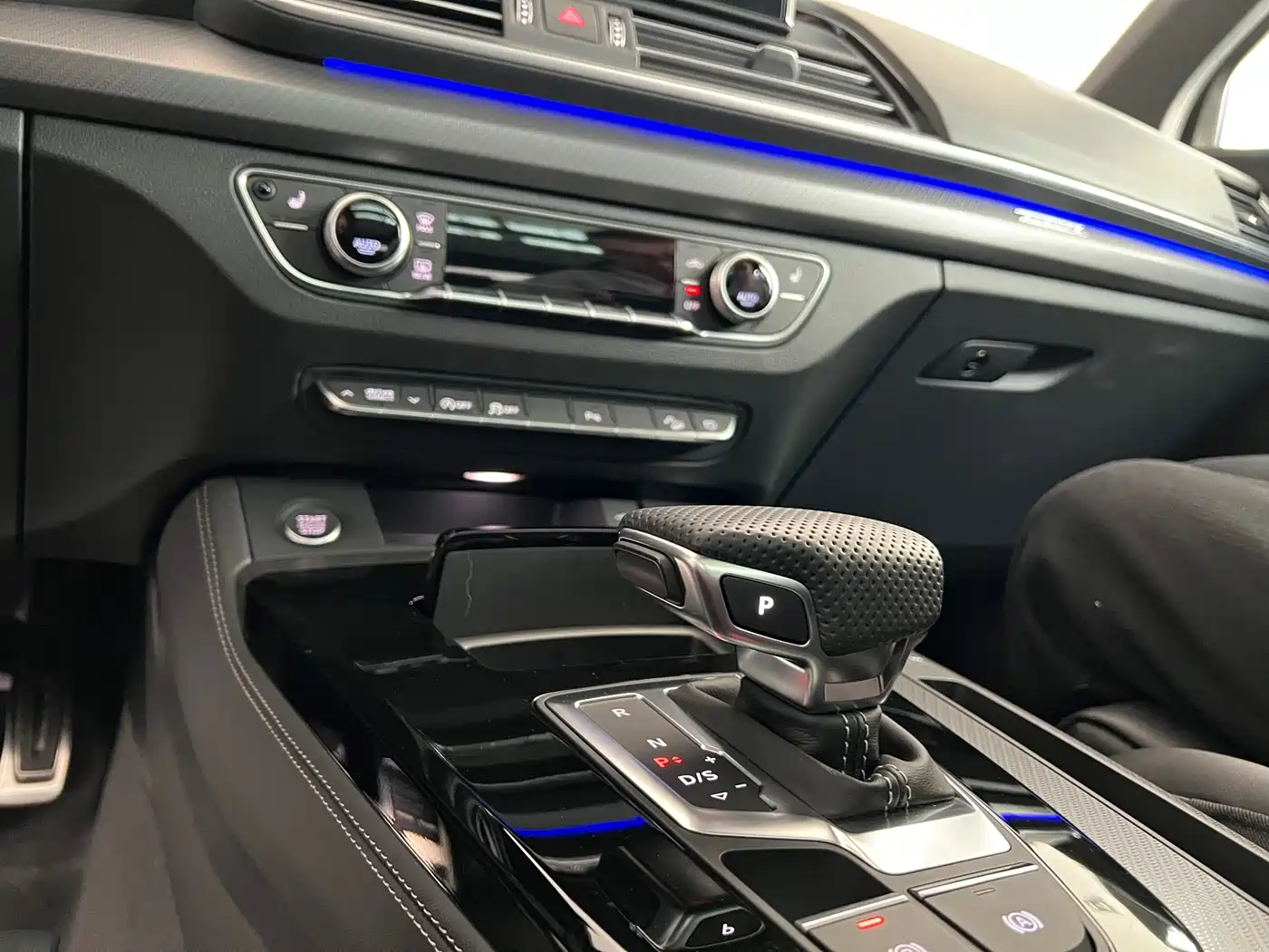 Audi Q5L 2025 40 TFSI Luxury Dynamic фото 10