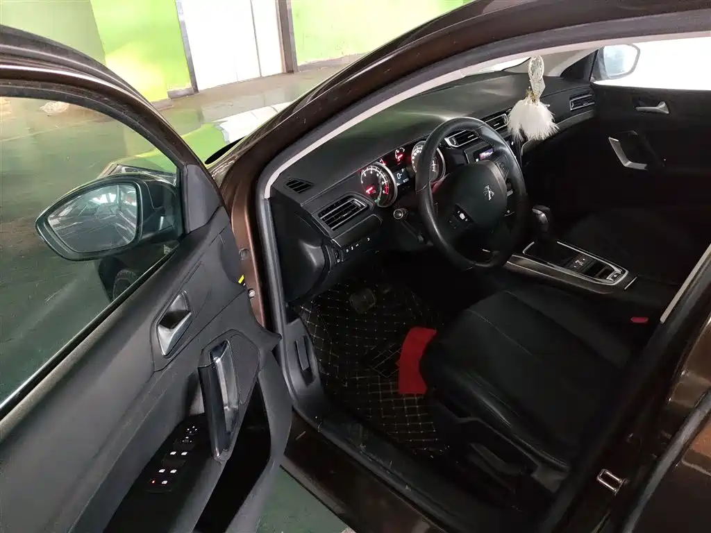 Peugeot 408 2016 1.6T Automatic Luxury Edition фото 13