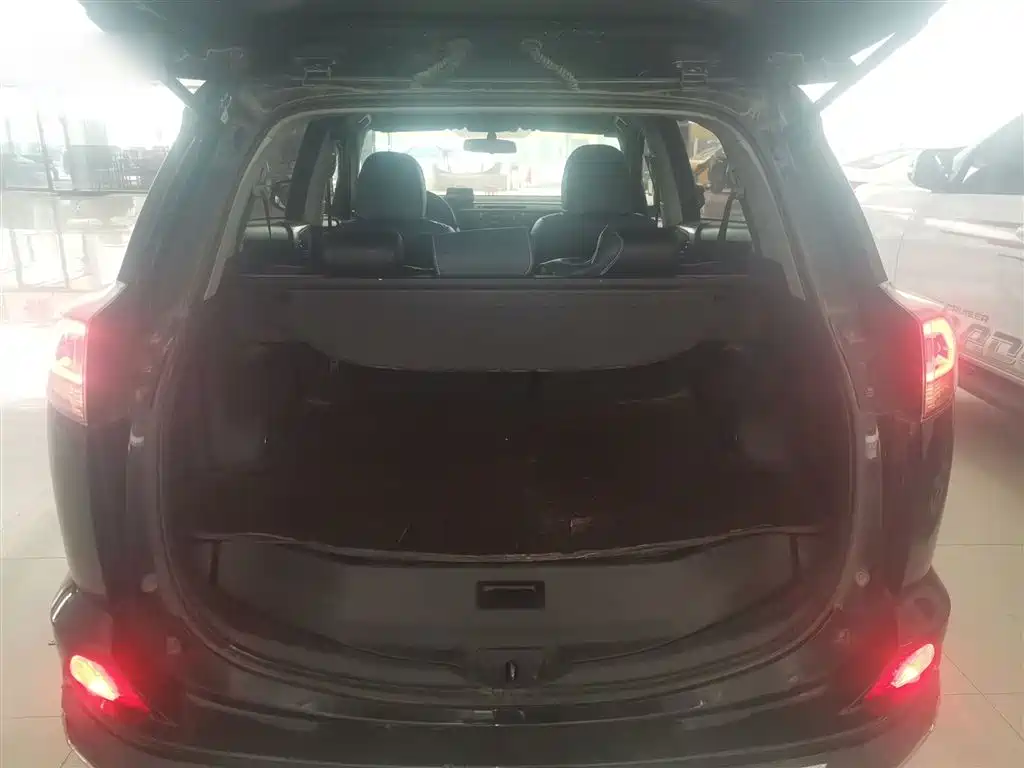 Toyota RAV4 Rongfang 2016 2.0L CVT 2WD Trend (China V) фото 15
