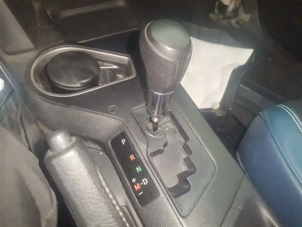 Toyota RAV4 Rongfang 2016 2.0L CVT 2WD Trend (China V) фото 10