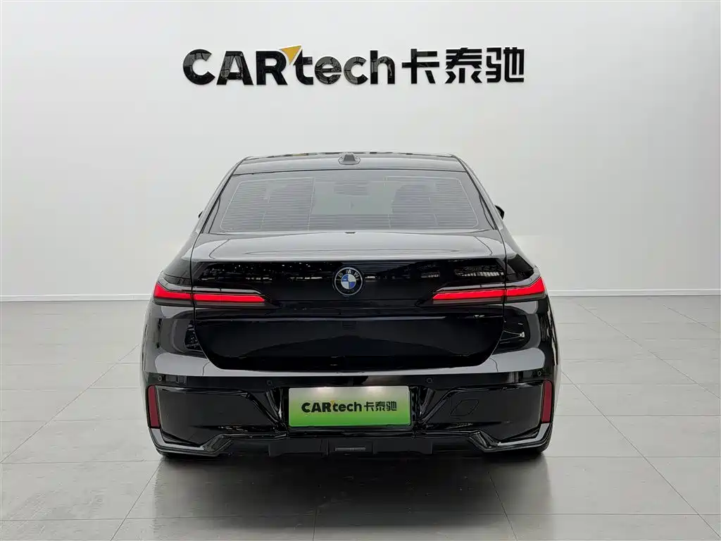 BMW I7