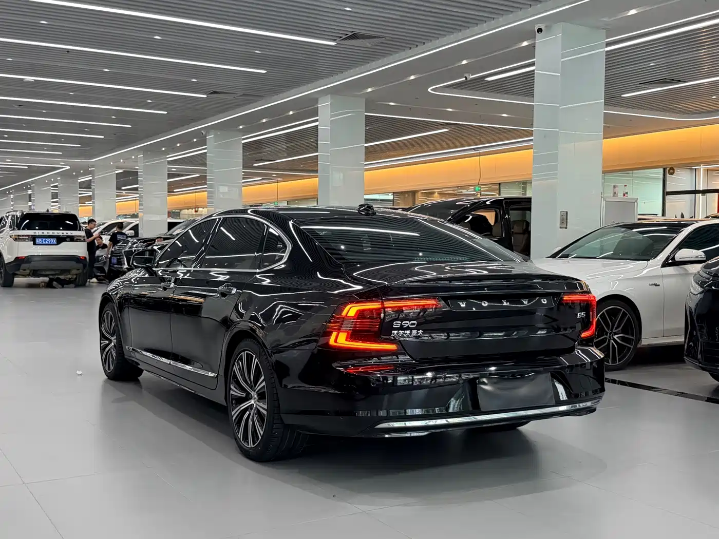Фото 7 - Volvo S90