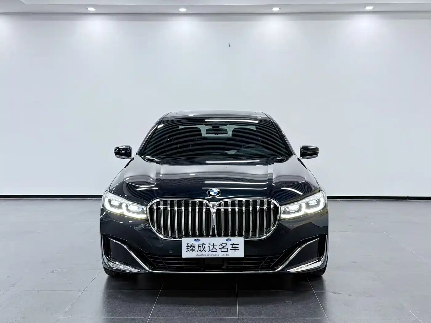 BMW 7 Series 2021 Model 740Li xDrive Executive Luxury Package фото 2