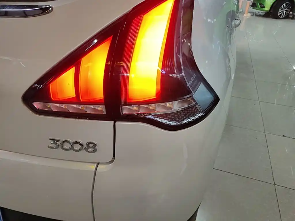 Peugeot 3008 2017 2016 2.0L Automatic Classic Edition