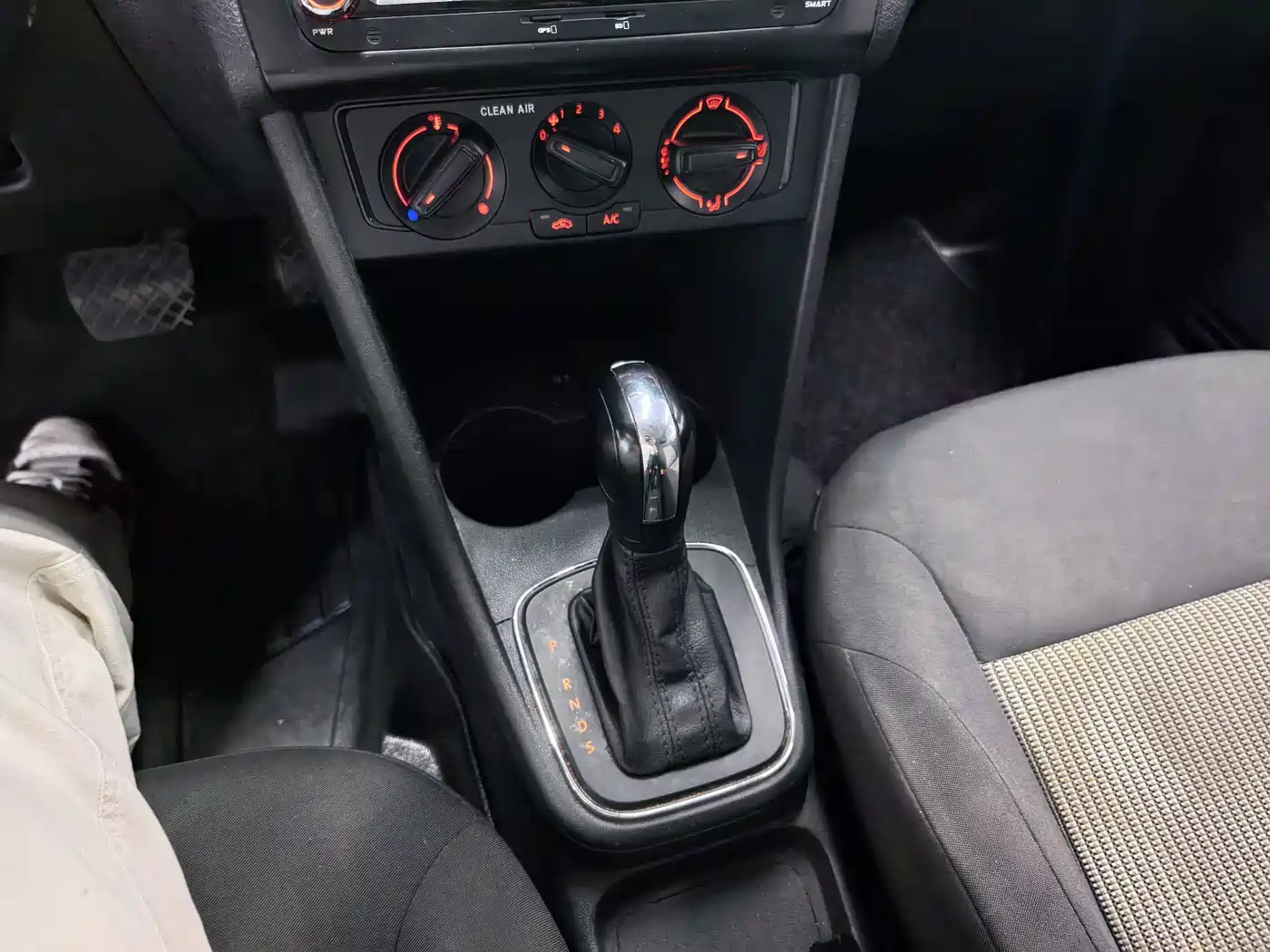 Volkswagen Polo 2016 1.4L Automatic Trend фото 11