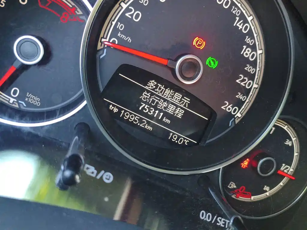 Volkswagen Beetle 2018 180TSI Trend Joy Edition фото 5