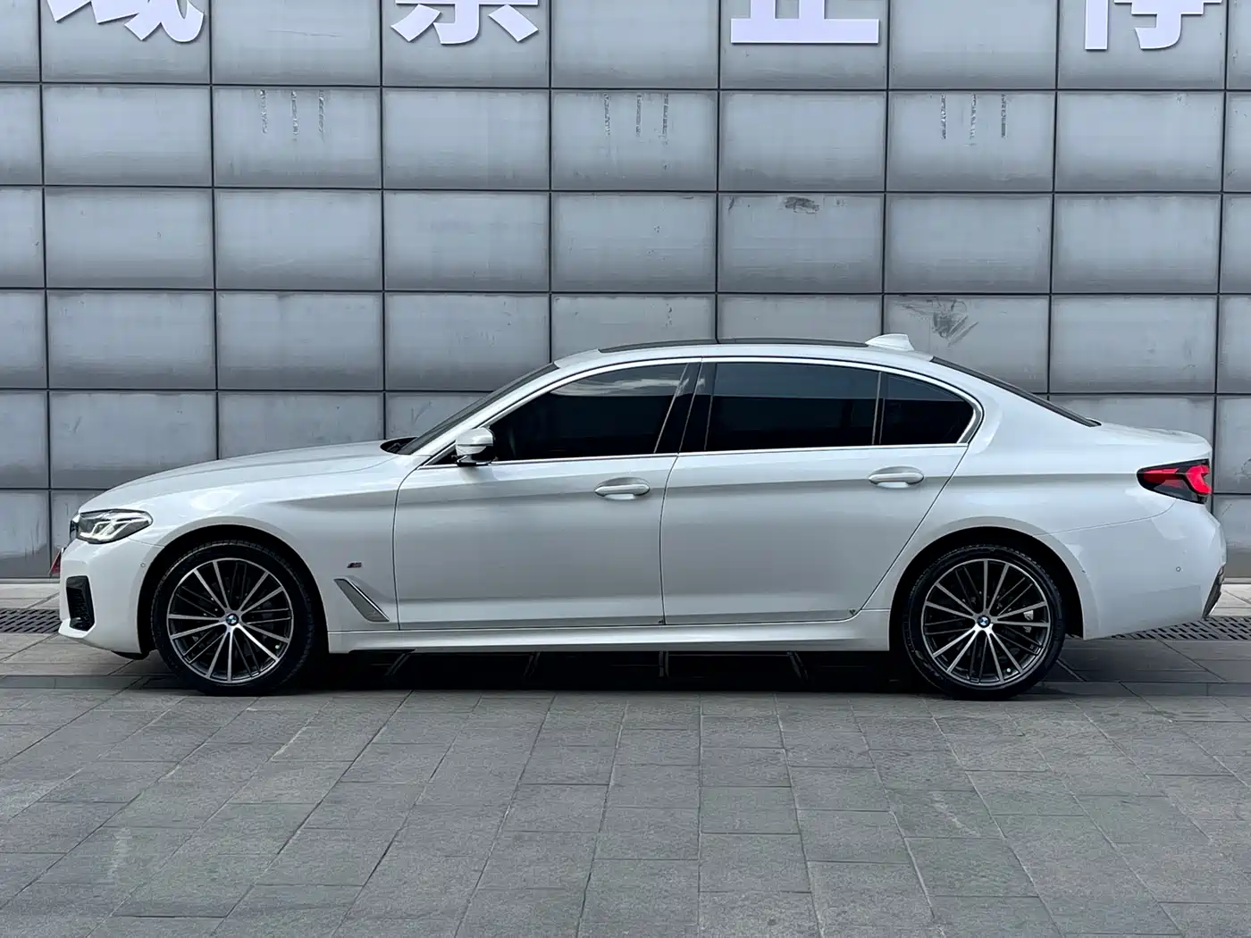 BMW 5 Series 2022 530Li Leading M Sport Package фото 7