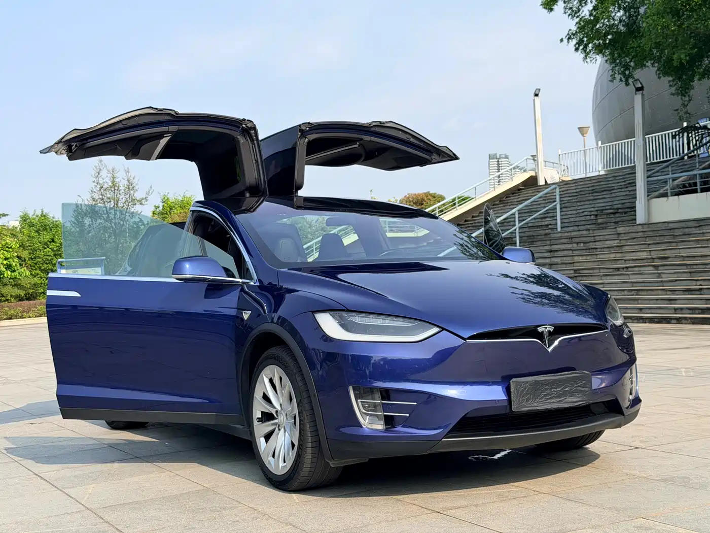 TESLA MODEL X