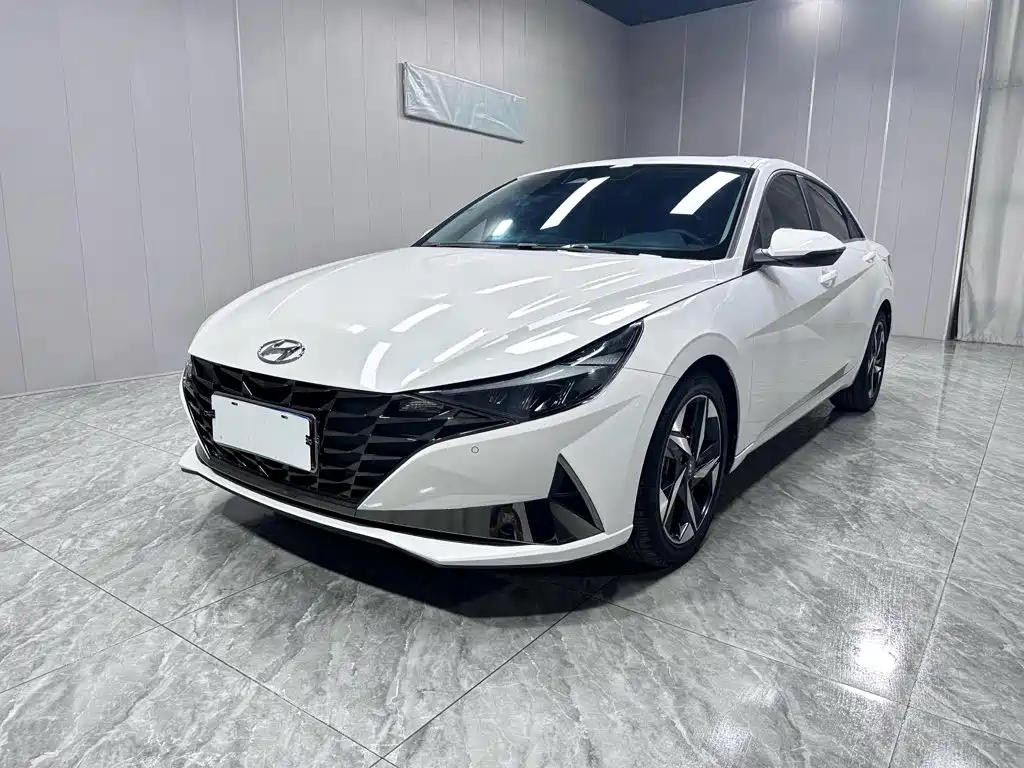 Hyundai Elantra 2022 1.5L CVT LUX Premium Edition