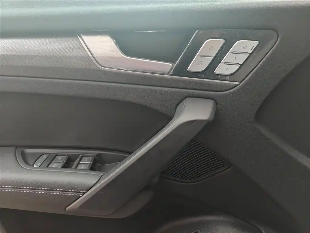 Audi Q5L 2025 Model Year Facelift 45th Anniversary Edition 45 TFSI Luxury Dynamic фото 8