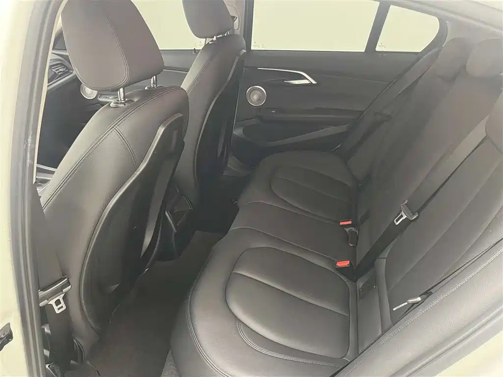 BMW 1 Series 2023 120i M Sport фото 14