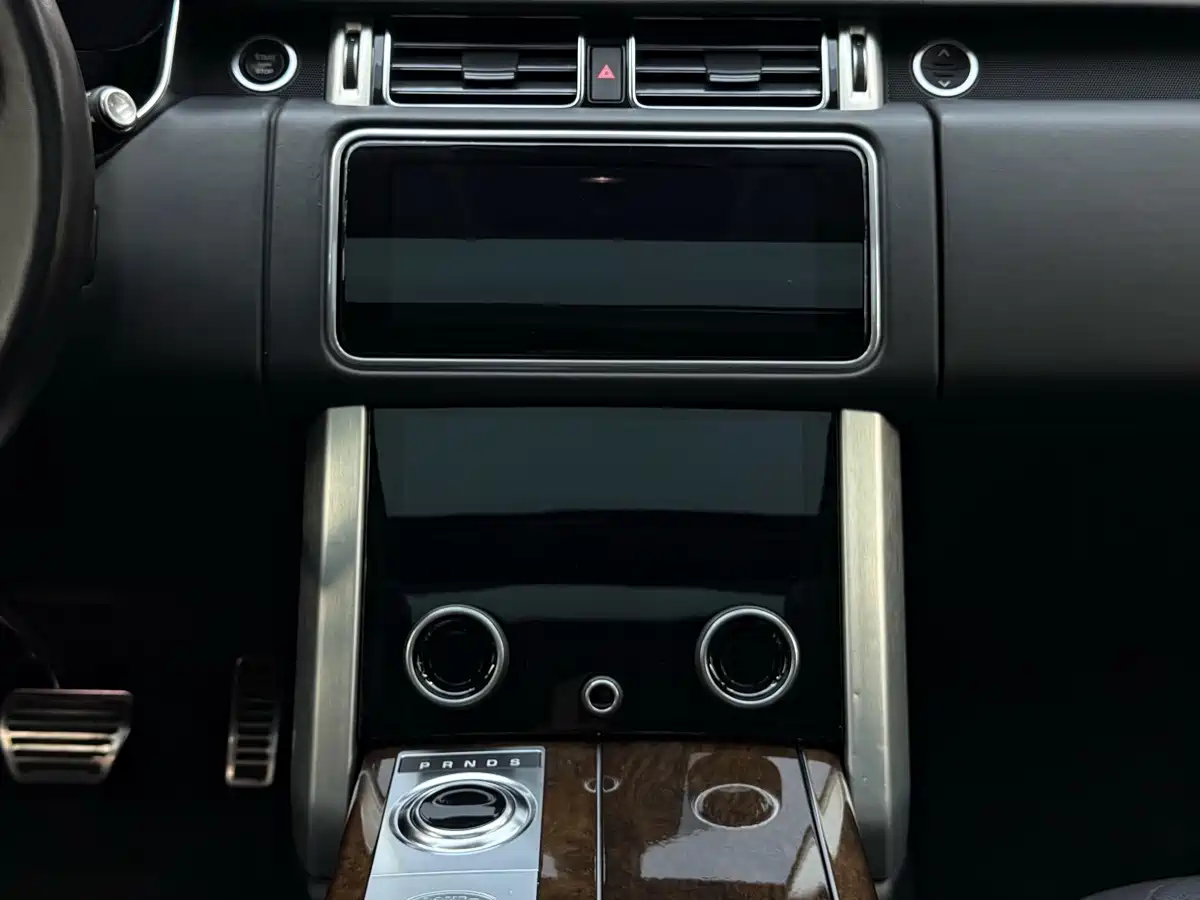 Photo 18 - Land Rover Range Rover