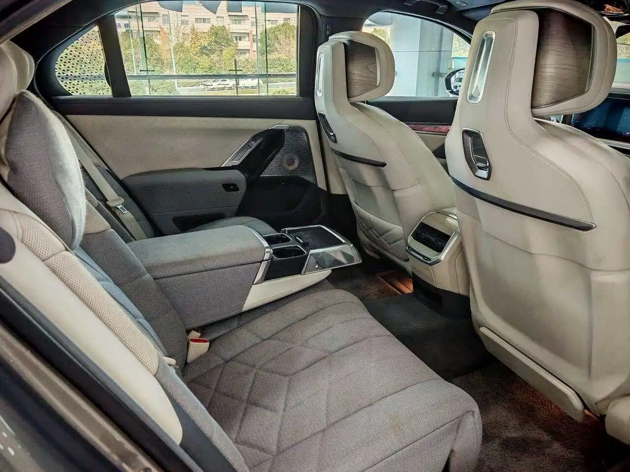 Фото 17 - BMW i7