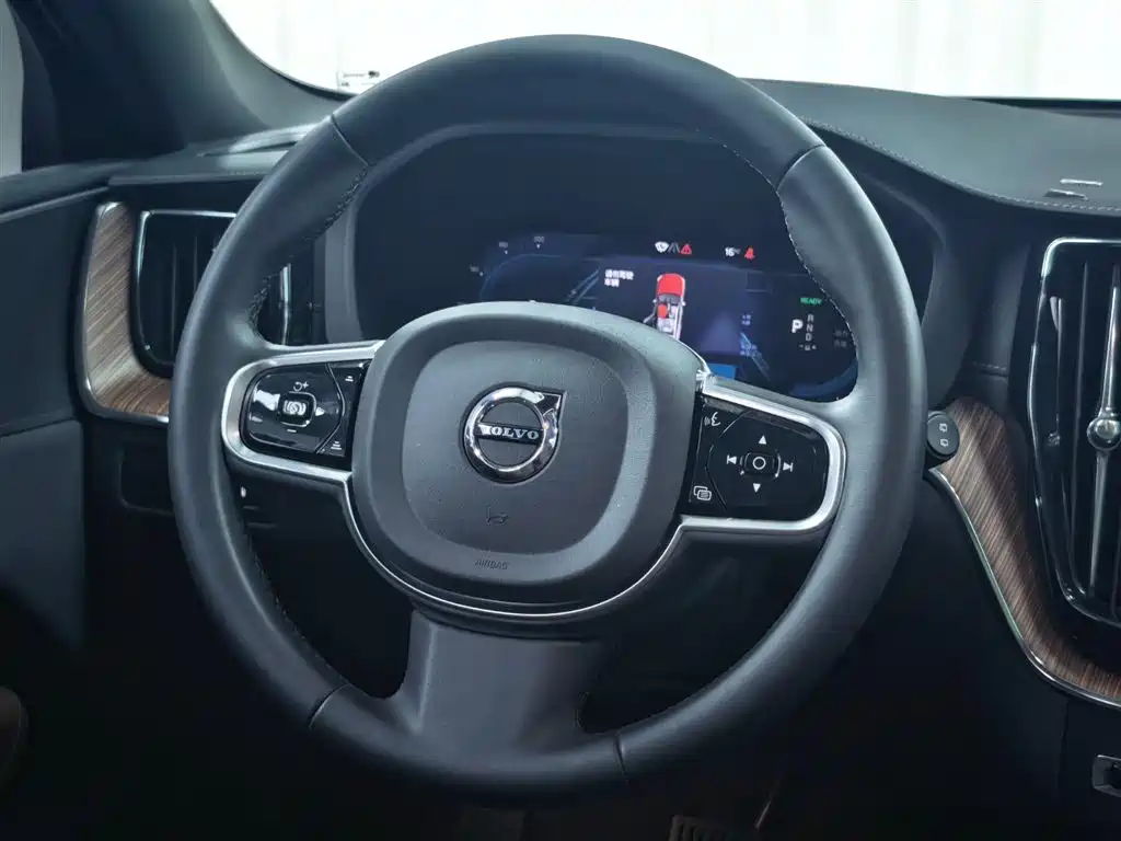 VOLVO XC60 PLUG IN HYBRID