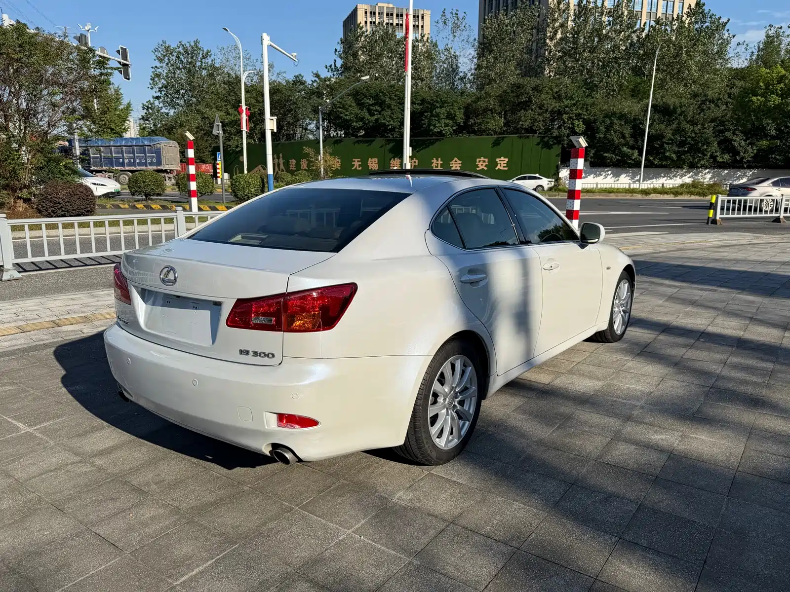 Фото 4 - Lexus IS