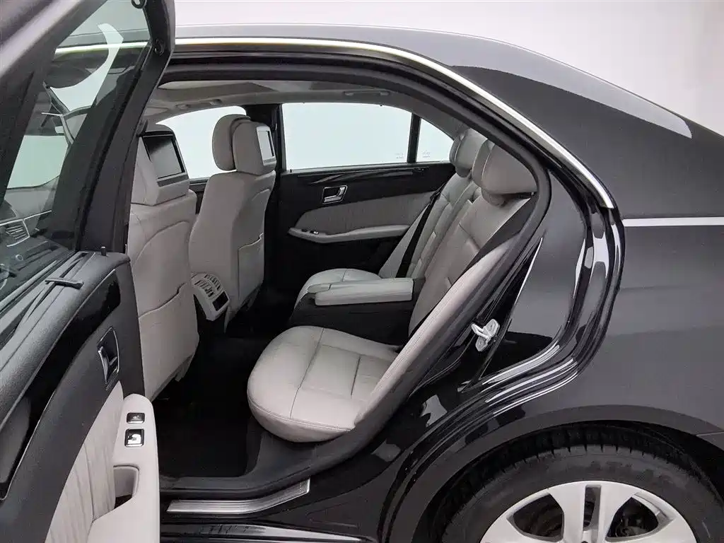 Mercedes-Benz E-Class (Import) 2010 Model E 300 Fashion Luxury Edition фото 15