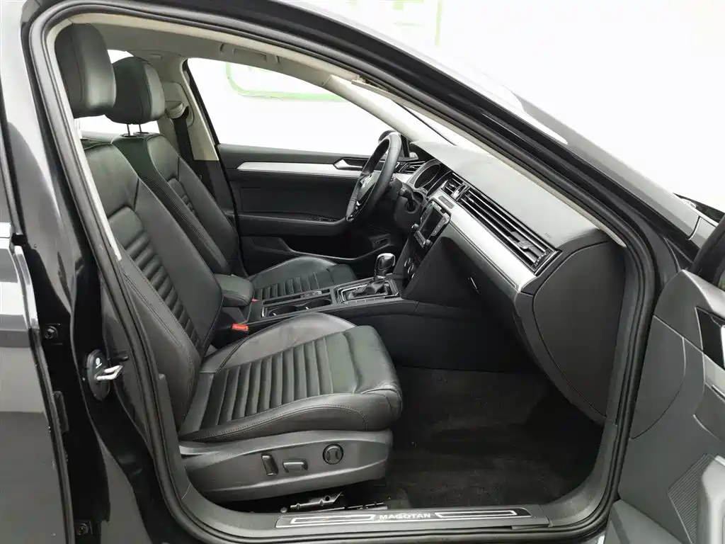 Volkswagen Magotan 2018 330TSI DSG Leading фото 23