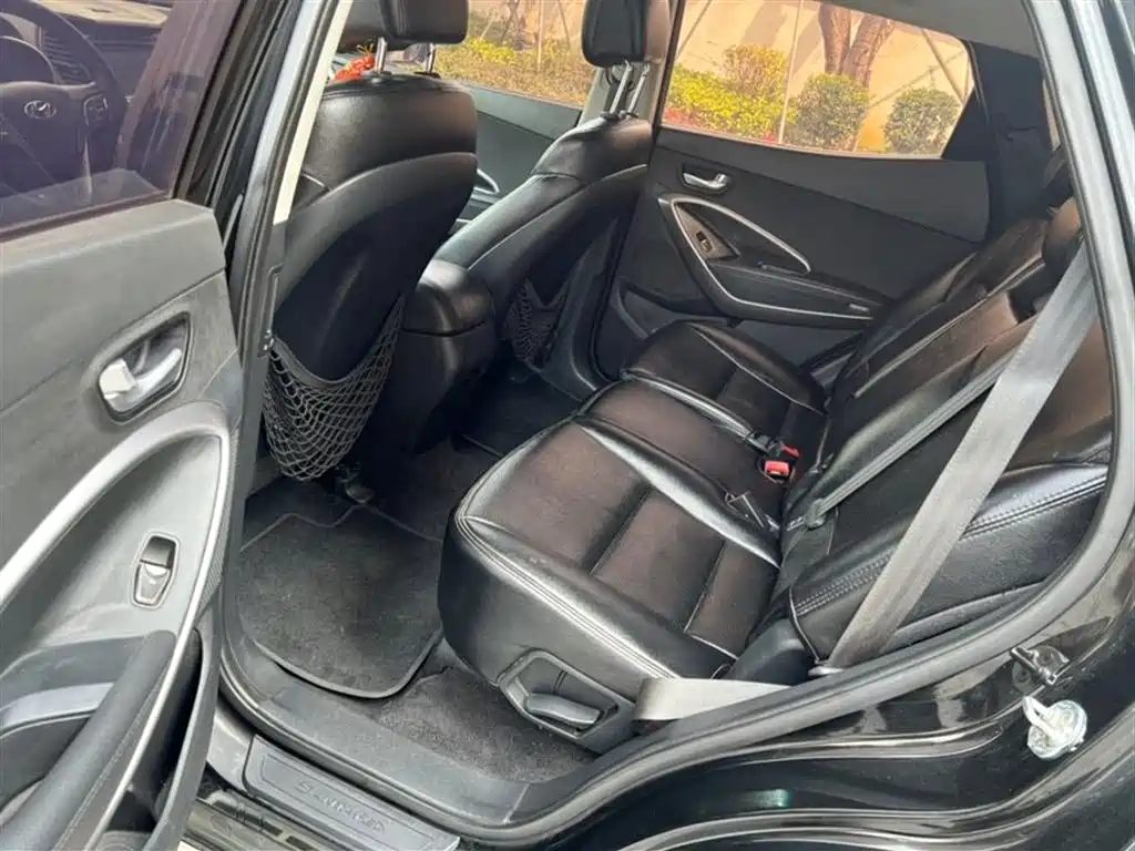 Hyundai Santa Fe 2013 Model 2.4L Automatic 2WD Comfort фото 7